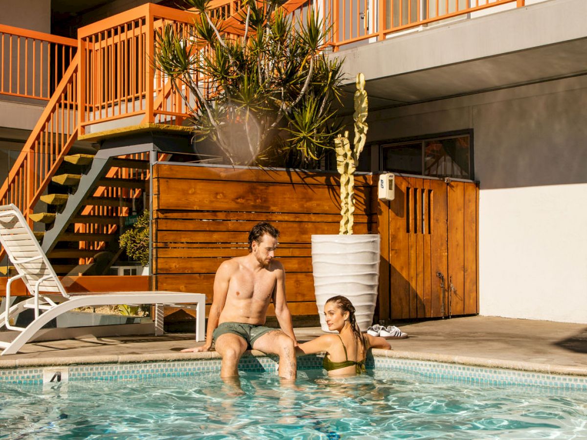 The Tangerine - a Burbank Hotel